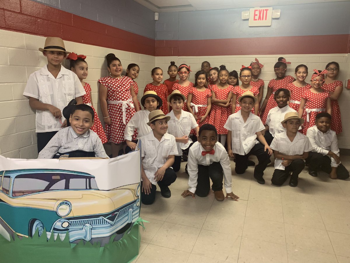 MrsSaloj's tweet photo. I’m so proud of each of our kiddos. They gave it their all and they were amazing. 🥰 Thank you parents for your commitment to this wonderful event. ✨✨✨ @CorneliusElem #WinterMusical https://t.co/frXRQebdCM