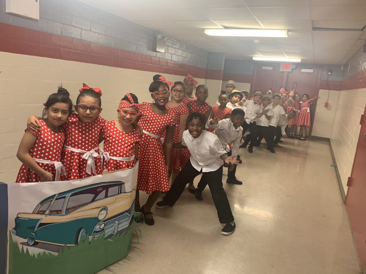 MrsSaloj's tweet photo. I’m so proud of each of our kiddos. They gave it their all and they were amazing. 🥰 Thank you parents for your commitment to this wonderful event. ✨✨✨ @CorneliusElem #WinterMusical https://t.co/frXRQebdCM