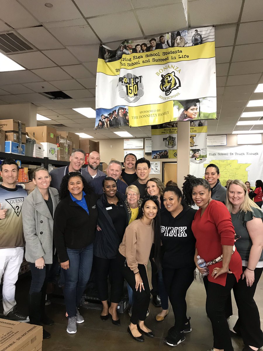 A big thank you to our Las Vegas Resorts team for a great turn out to help a local charity who works with homeless high school students #LifeAtDiamond #DiamondResorts #oneteam #DiamondCareers <a href="/kmdvegas1/">kmd@vegas</a> @AReed702 <a href="/KeThurman/">KEThurman</a> <a href="/JKLee_LV/">JKLee</a> @project150LV