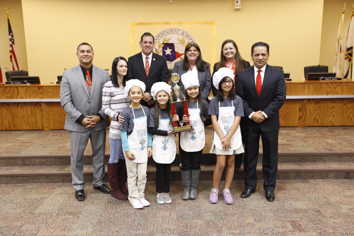 Congratulations to Cactus Trails Elementary for winning the 2019 Superintendent’s Holiday Cookie Challenge. This year’s holiday cookie event challenged 6 SISD schools to showcase their decorating talent and compete to see who has the best decorated giant 16-inch cookie!
