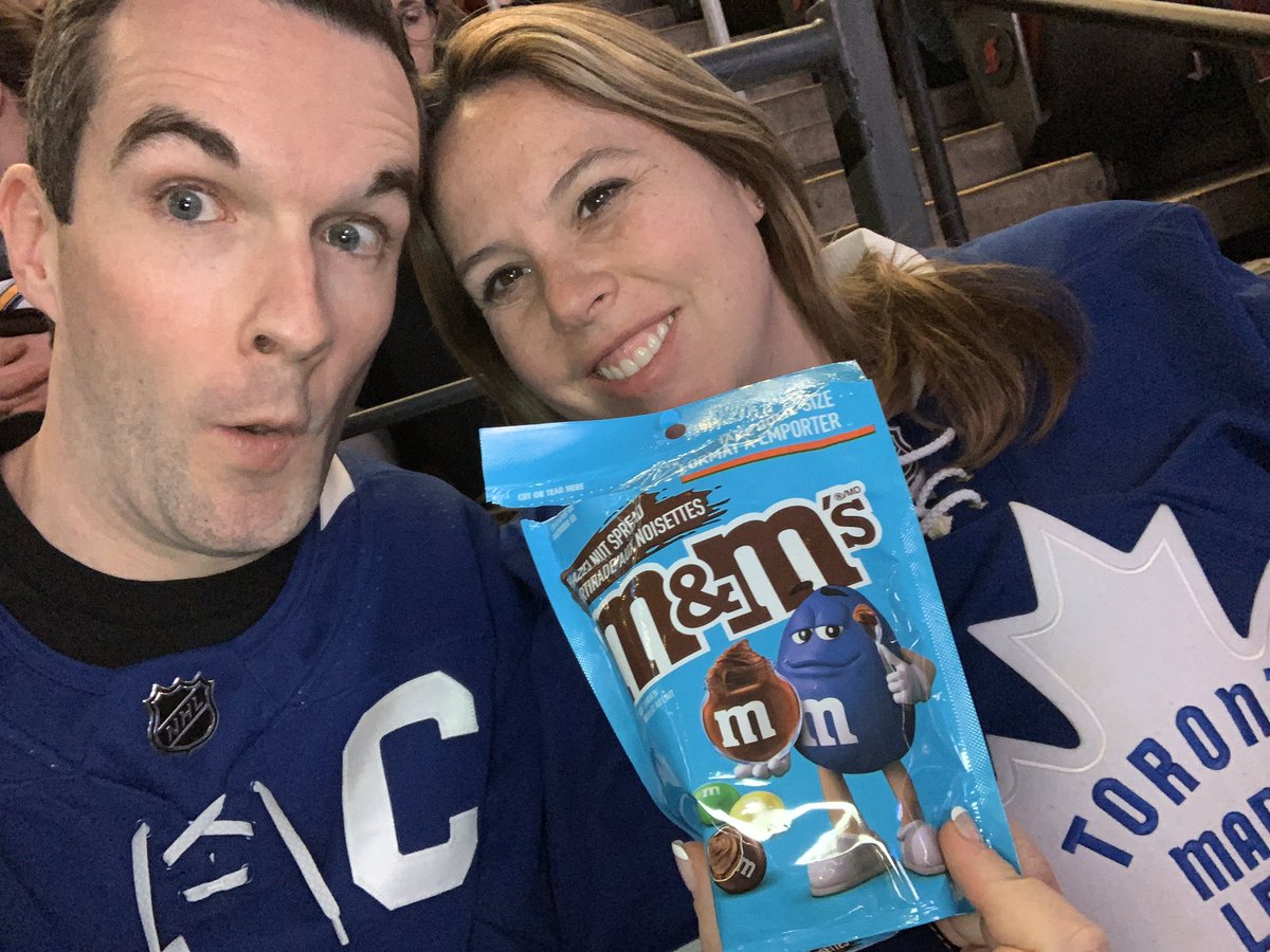 RowdyRuTS18's tweet photo. Reppinโ the CHAMP in ๐จ๐ฆ at a @MapleLeafs game! #RowdyNation #supportNASCAR ๐ค๐ผ๐ @KyleBusch @JoeGibbsRacing https://t.co/RZdTzGB73p