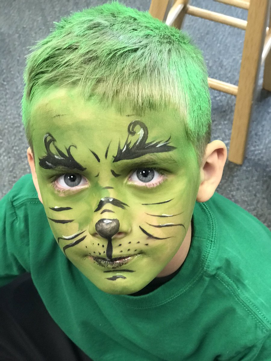 LButtry1's tweet image. Visit from Santa and some Grinchy fun all in the same day!!! 🎅🎄 #connectses #bulletpride