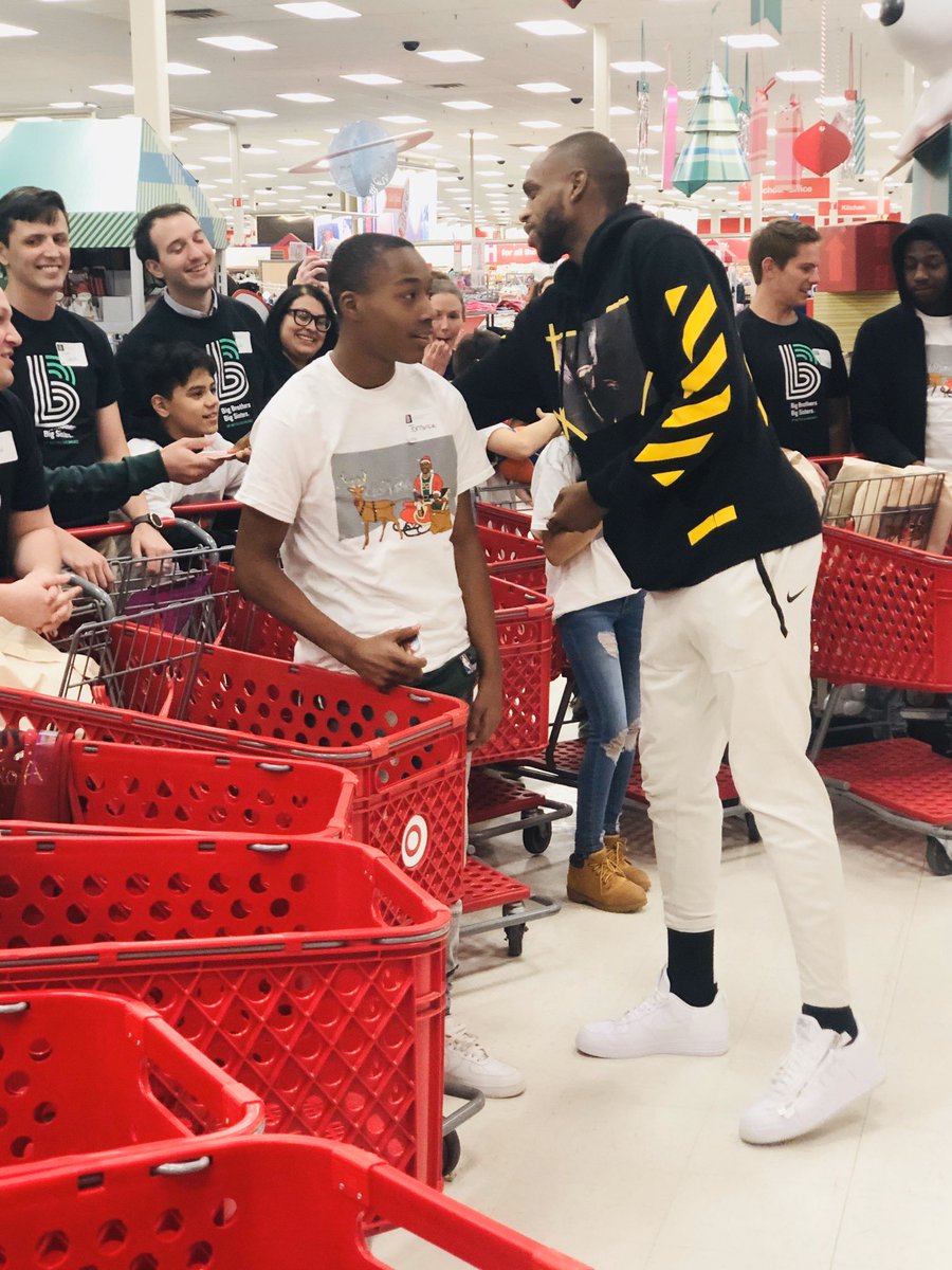 Such a pleasure to host <a href="/Khris22m/">Khris Middleton</a> and <a href="/bbbsmilwaukee/">BBBS Milwaukee</a> for #12daysofKhrismas.  <a href="/Target/">Target</a> #givingisthereasonfortheseason <a href="/StreuBryan/">Bryan Streu</a>