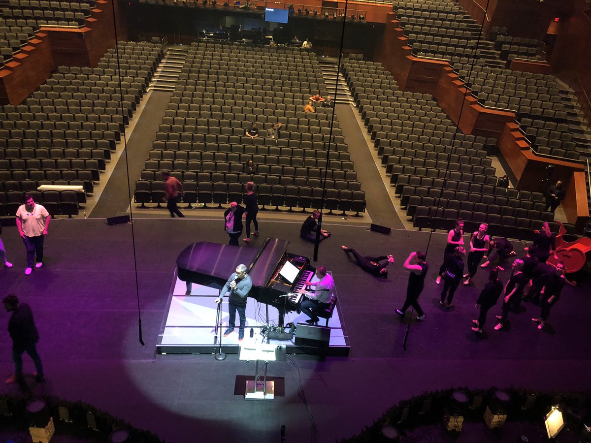 tftowner106's tweet photo. 50th and final year of the Edmonton Singing Christmas Tree!!!Tech Rehearsal - 2 days until opening night!!! @JohnCameronEnt #YEGsingtree https://t.co/rlmWlDRiYF
