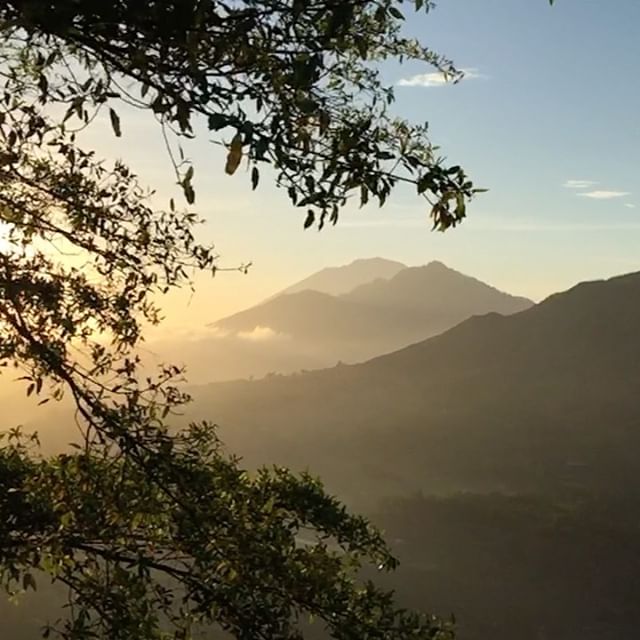 ImagineinW's tweet photo. "There's always a new start on each day..." I've been here for several times yet there's no single sunrise is the same. Simply love to hear the voice of the earth and nature from within ❤️ .
.
#yourshotphotographer 
#instadaily 
#igdaily 
#naturelover 
#traveltheworld 
#travelgir https://t.co/BLQEGpX6Or