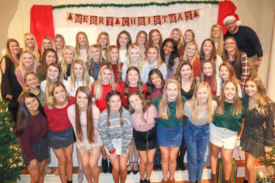 RyleCheer's tweet photo. Merry Christmas from Ryle Cheer! https://t.co/W7DDRYjaPW