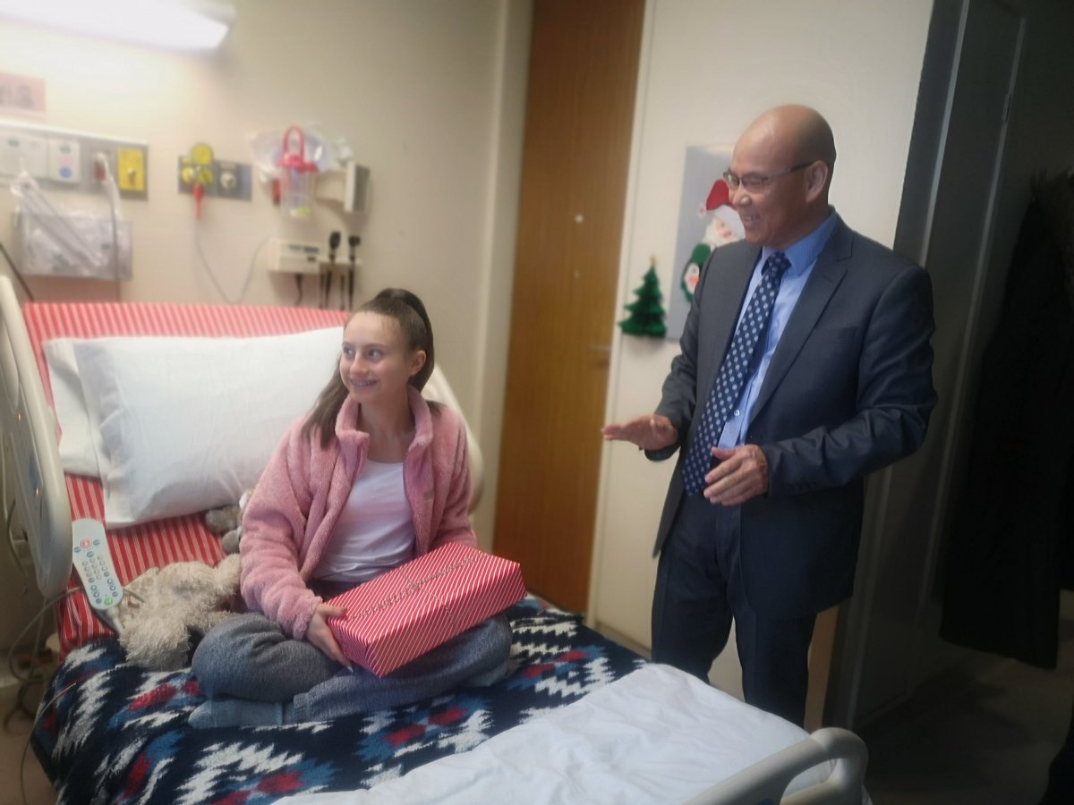 vincentkeDVN's tweet photo. Happy to join @tpffa Toronto firefighters toy drive #toydrivelive to deliver toys at #NYGH. Thank you to all those volunteers and donors that's been involved in this initiative. Capt. Rick Berenz has been working so hard to bring the holiday joy to sickkids for last 28 years. https://t.co/dGsAmoMFPD