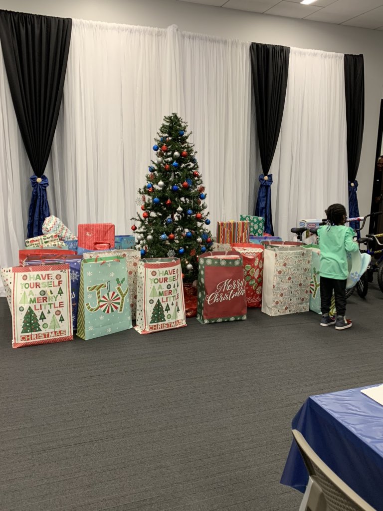 NorquintaG's tweet photo. HPD Southwest Blue Santa Event #DRT #VSU @houstonpolice @null_bgnull @JuliePleasant https://t.co/ttHxfXj6r0