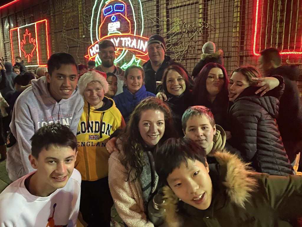 WhytecliffLearn's tweet image. Tonight, members of Whytecliff and their family members visited the Canadian pacific holiday train. It was a great opportunity to share the holiday spirit, listen to some great music, and have some delicious hot chocolate! This allowed for bonding and shared experience 🎄🚃🚂