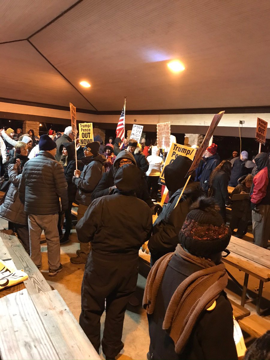 CindyMundell's tweet photo. Thank you @RepUnderwood @LaurenUnderwood Naperville is proud of our representative. #IL14 ~ 850 participants tonight, freezing, &amp; proudly supporting #ImpeachTrumpNow #ImpeachmentEve https://t.co/nnUBf2Izmz