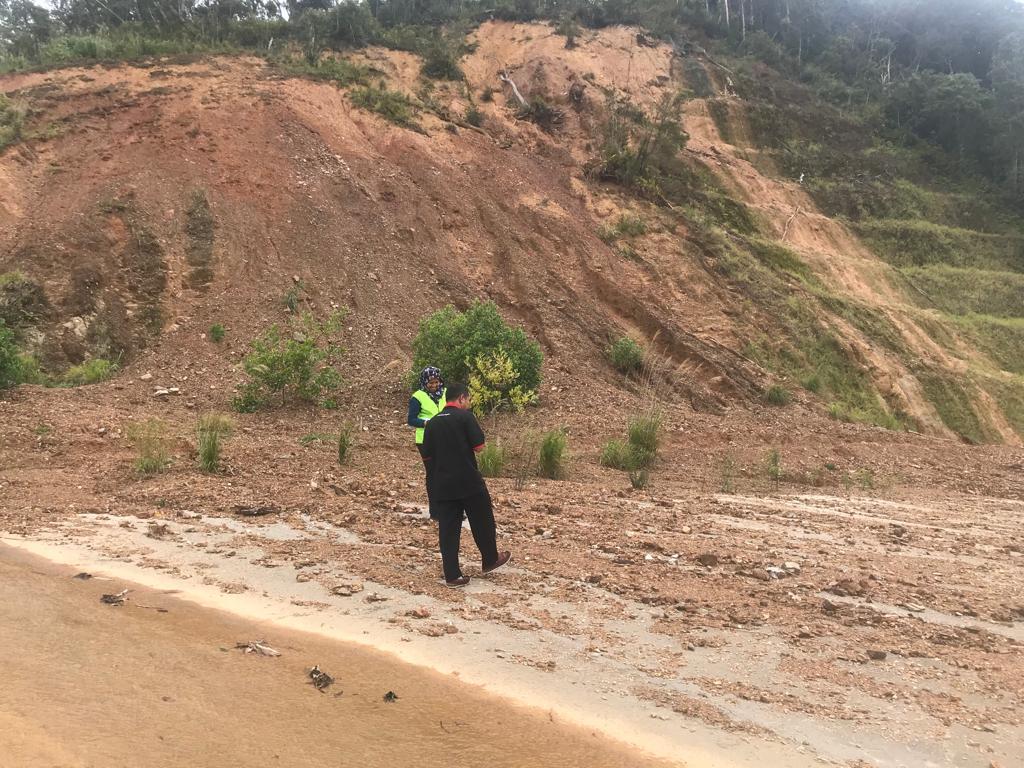 Aktiviti pemantauan cerun di FT 185 Jalan Simpang Pulai - Blue Valley Seksyen 44 dan Seksyen 46.
<a href="/MOWorks/">でやんす</a> <a href="/JKRMalaysia/">JKR Malaysia</a> <a href="/arkamaluddin/">Kamaluddin Abdul Rashid</a> <a href="/Zulakmal8/">zulakmal</a> <a href="/zulkiflyaghani/">ZulAGhani@CKC</a> <a href="/Mustafa59852495/">Mustafa Kamal</a> <a href="/IrKaniah/">Ir. Kaniah (Jkr:ckc)</a> 
#cerunyangselamatmenyelamatkannyawa