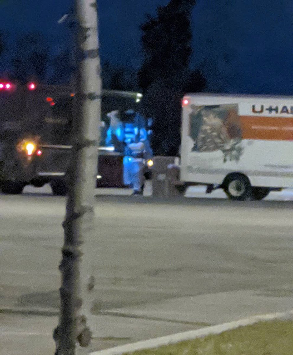 Mercedes Ups Is This Normal These Men Were Moving Packages From A Ups Truck Into A Uhaul This Happened In San Bernardino