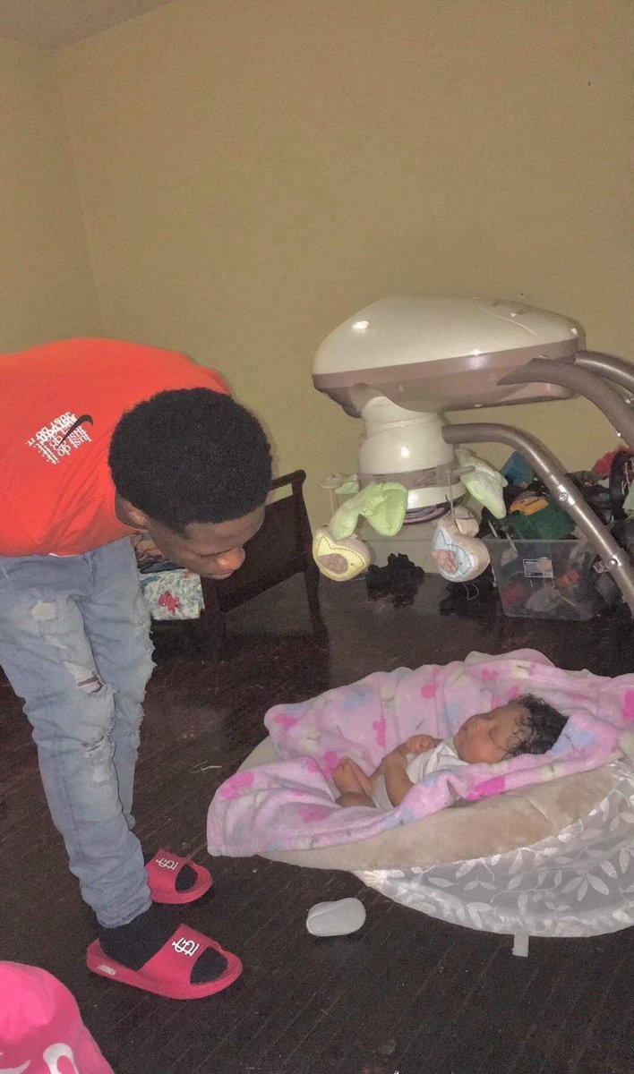 xxmarching's tweet image. Nobody: 

Me every 30 seconds checking to see if my child still breathing 😁😭😂😂💪