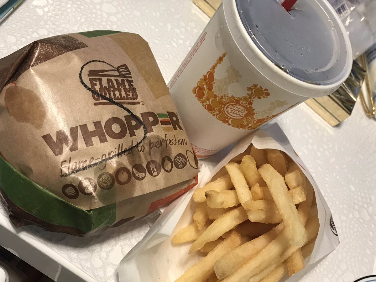 うせだ على تويتر 人間歳とると 油っこいもので胃もたれしたり 暴食で胸焼けしたり 刺激物 で胃痛が起きたりと食に関してデリケートになる だから僕は今日も身体に優しい食べ物を選びます