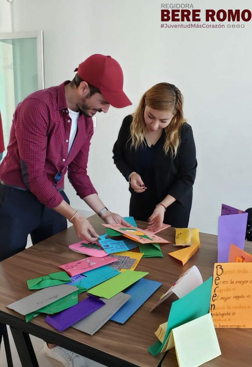 bereromot's tweet photo. Acudimos a entregar piñatas a los alumnos sobresalientes de la escuela #CEIPAC, con el fin de que realicen su posada y se motiven a seguir siendo cada día mejores. Sin duda una muy bonita experiencia.
#BereRomo #JuventudMásCorazón https://t.co/ymkdKCn0tS