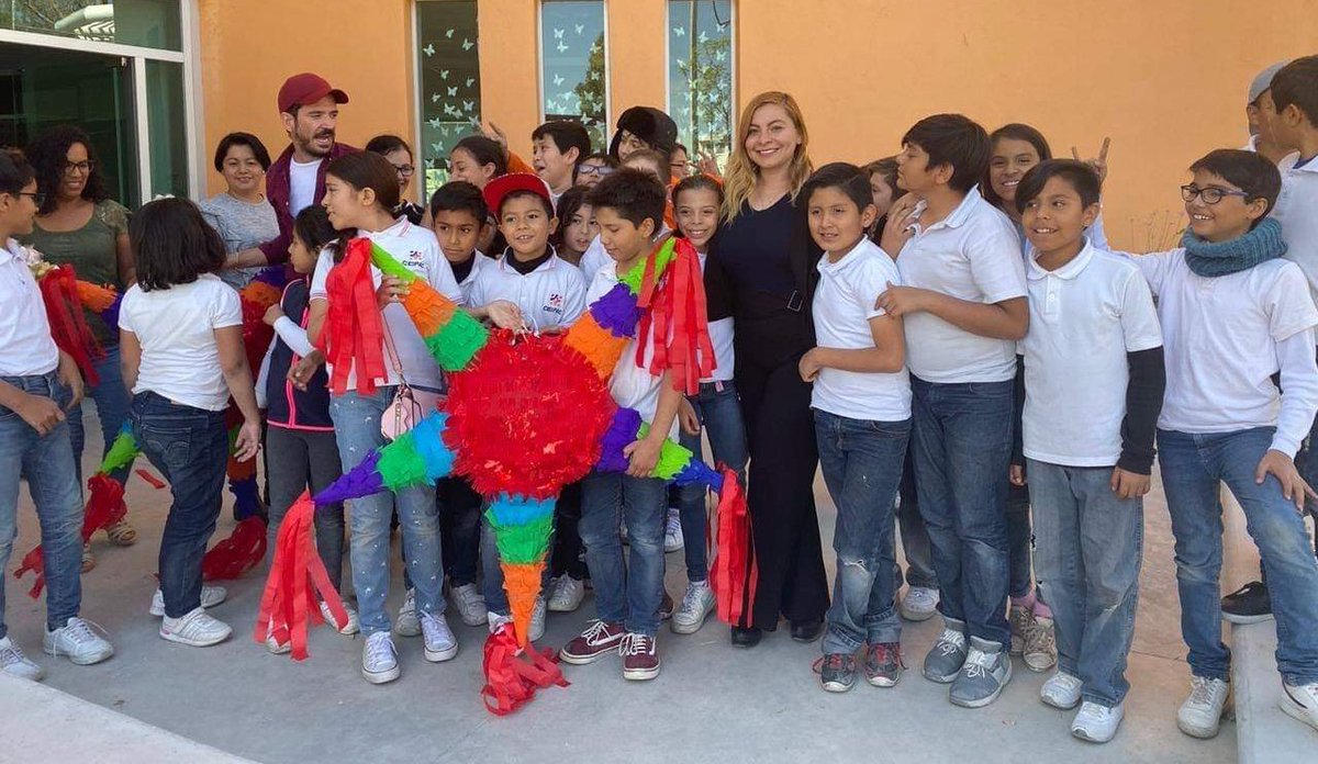 bereromot's tweet photo. Acudimos a entregar piñatas a los alumnos sobresalientes de la escuela #CEIPAC, con el fin de que realicen su posada y se motiven a seguir siendo cada día mejores. Sin duda una muy bonita experiencia.
#BereRomo #JuventudMásCorazón https://t.co/ymkdKCn0tS
