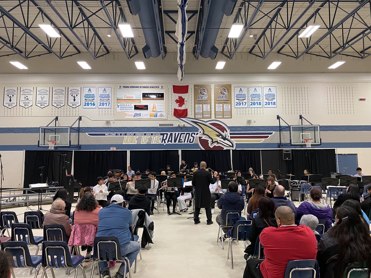 ECSDMusic's tweet photo. Excellent concert tonight @RomeroRavens! Congratulations to the band, choir and jazz band students! #ECSDFaithInspires #LSIonLearning https://t.co/PtdfEpt0Nm