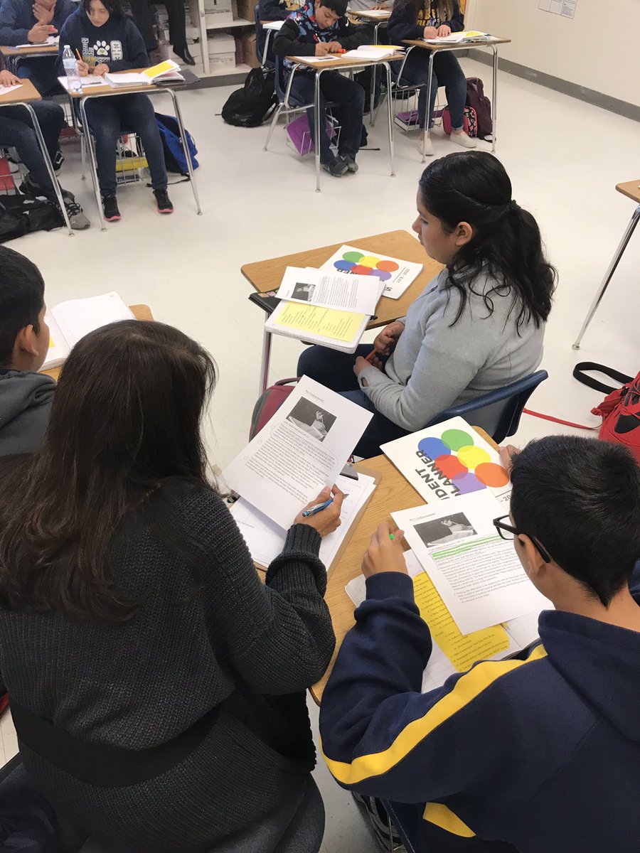 Americas_HS's tweet photo. Wildcats #AnnotatingText and #ShapingthePrompt in Mrs. Beltran’s class! #InstructionalRounds @NellieUgarte @VamosVijil @MGonzal79927 @letty_b14 https://t.co/raMQhOJdOp