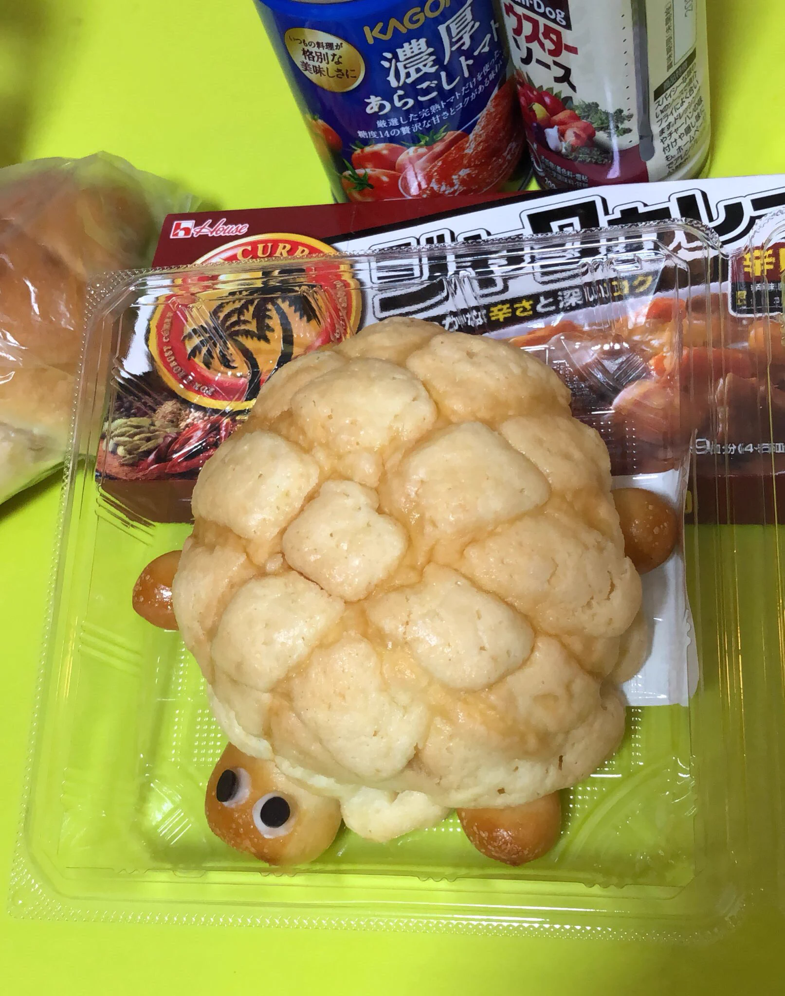 @sweetroad5 かめろんとくじらパンですご査収ください(*'ω'*) 