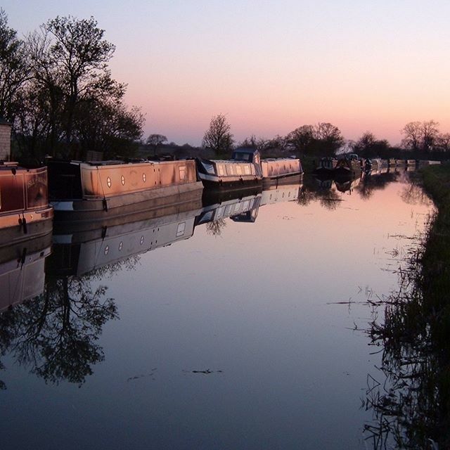 Evening on the Kennet and Avon Canal⠀⠀⠀⠀⠀⠀⠀⠀⠀

#timeforwiltshire #kennetandavon #lifesbetterbywater #canals #canalboats #sunset #reflections #sunsetgram #sunsetreflections #pastelcolours #pretty #canalgram #wiltshire #igerswiltshire #w… instagram.com/p/B6MuBChnaHr/