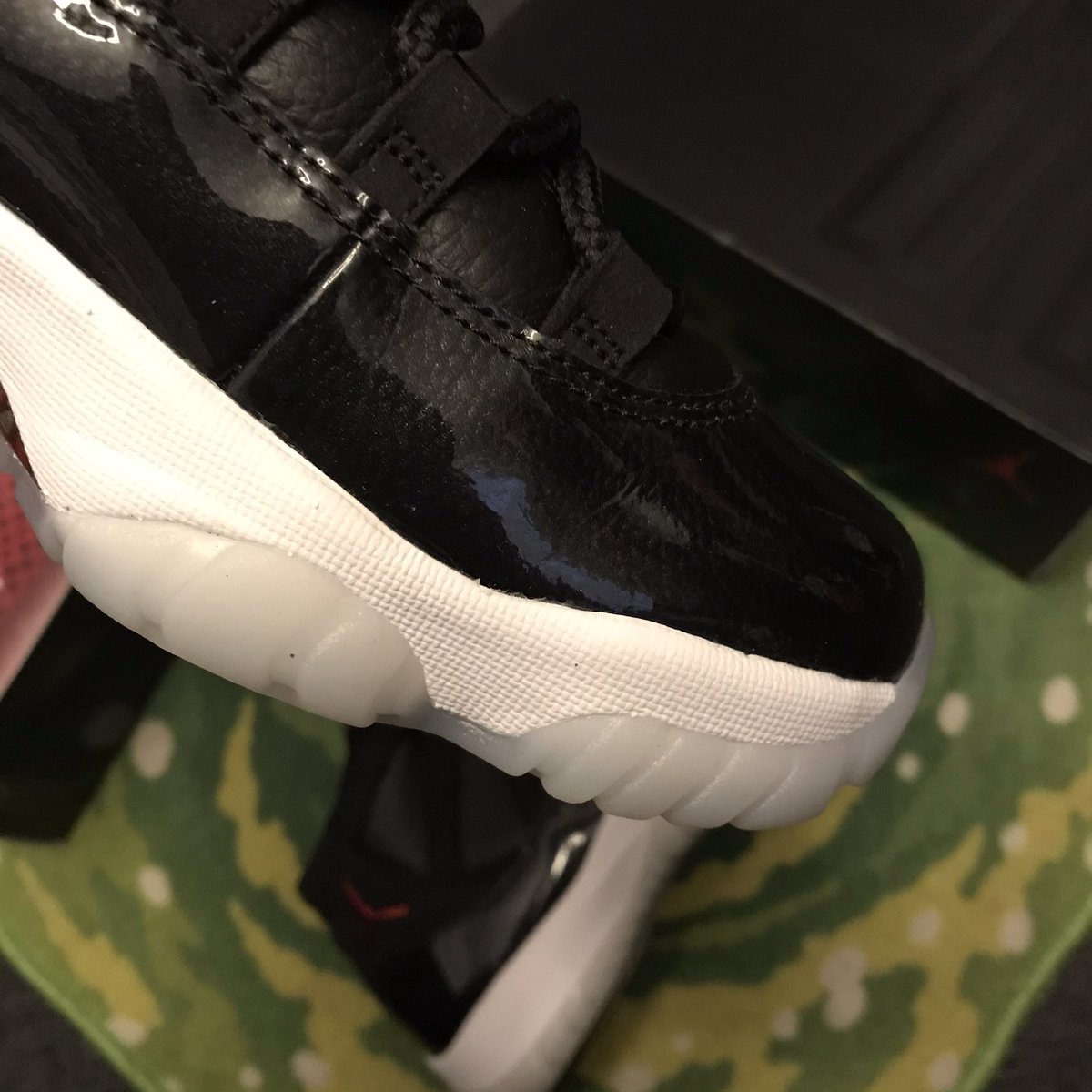 Jumpkickss's tweet photo. Sz 8. $255 shipped. Worn Once. DM Offers. @CopThese @Deadlaced @RetailTuesday @MicNice @sneakerchief23 #RetailTuesday https://t.co/g8ZIWgWV0K