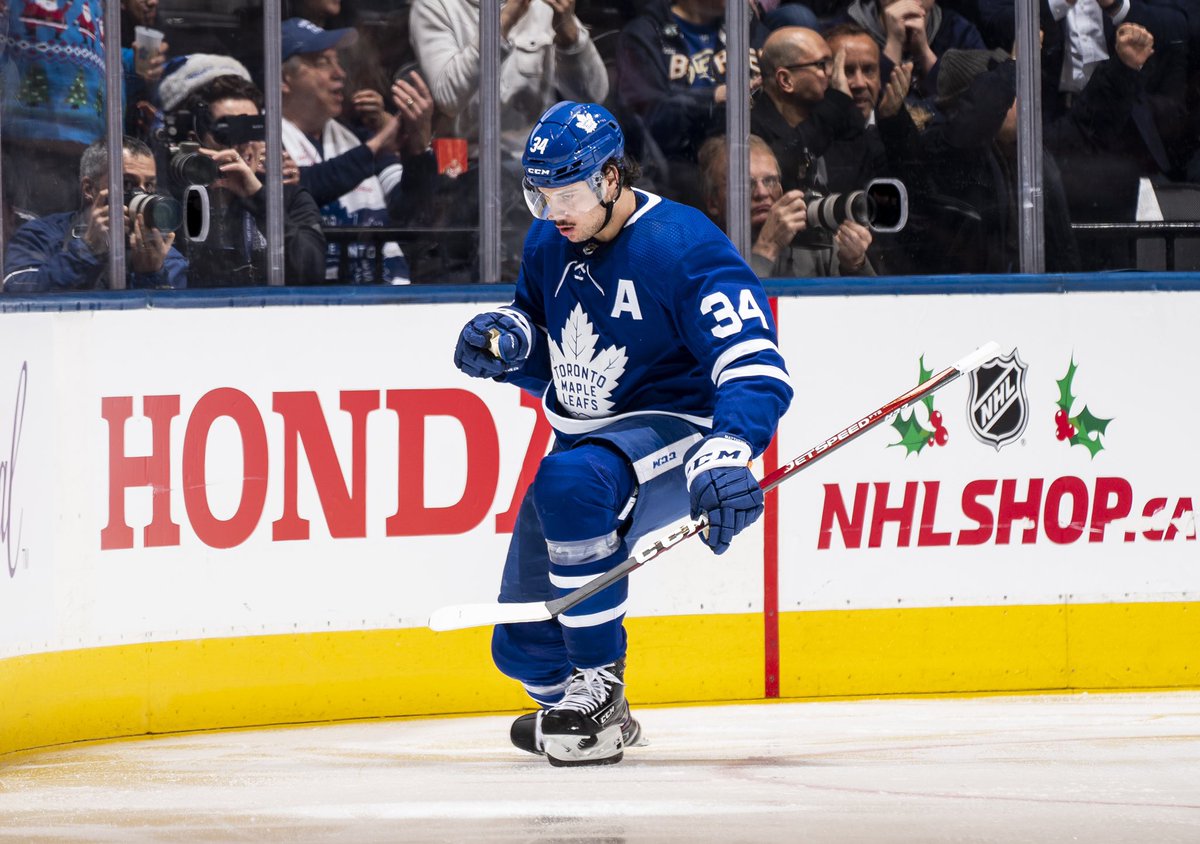 MapleLeafs's tweet photo. First star cellys ⭐️ 

#LeafsForever https://t.co/HVBuFzsWe1