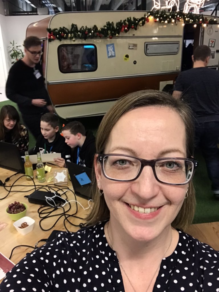 susy2space's tweet photo. Xmas edition with Franka from #Calliope - lots of Christmas trees and houses #KidsHack #BoschIoTCampus https://t.co/t0cMKfFGUa