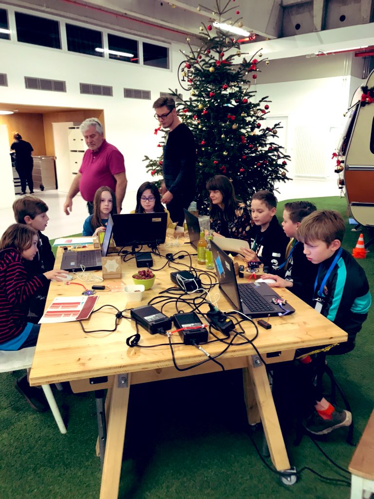 susy2space's tweet photo. Xmas edition with Franka from #Calliope - lots of Christmas trees and houses #KidsHack #BoschIoTCampus https://t.co/t0cMKfFGUa