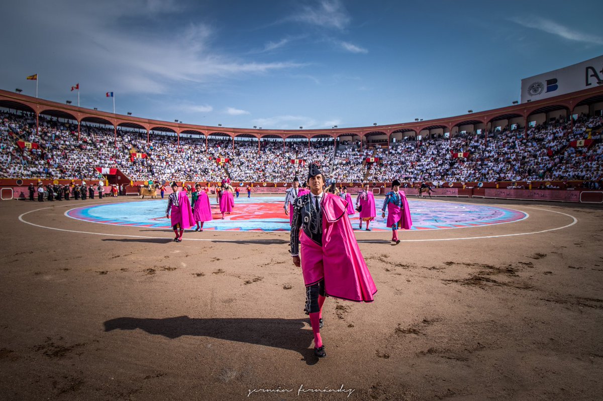 germanfdez's tweet photo. Esta fue para mi la mejor fotografía que tomé en la feria de #Acho2019

Buscar el momento y hacerlo perfecto tiene sus recompensas 🙌🏻!

(Poco a poco iré subiendo más material, perdón por tenerlos tan abandonados pero ando en friega en el trabajo 😅) https://t.co/BGMEk0BB5h