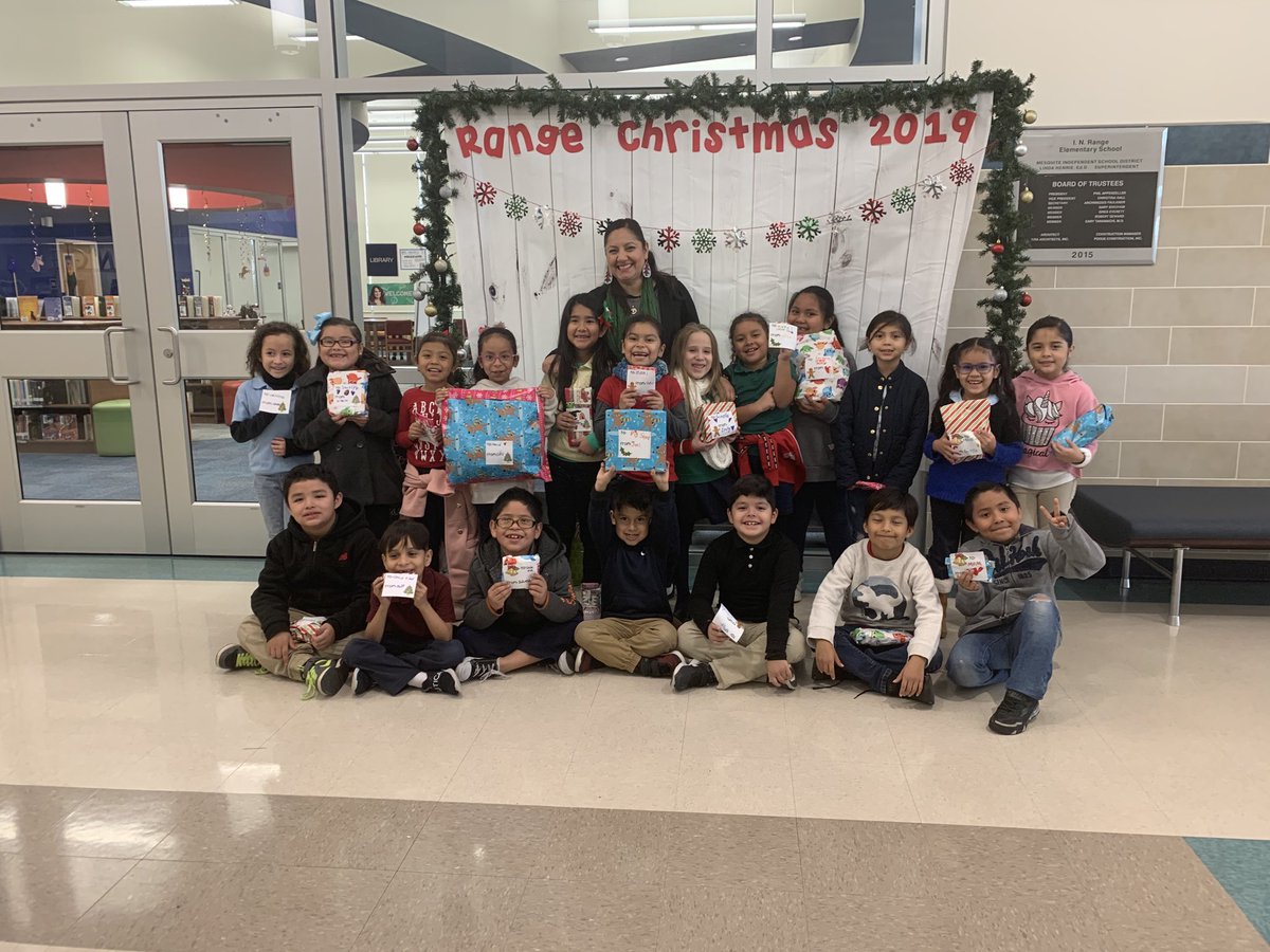 monreal_mrs's tweet photo. My kiddos exited about the gifts they picked for their loved ones! ♥️🎄🎁 https://t.co/Ar3wTGIIZ0