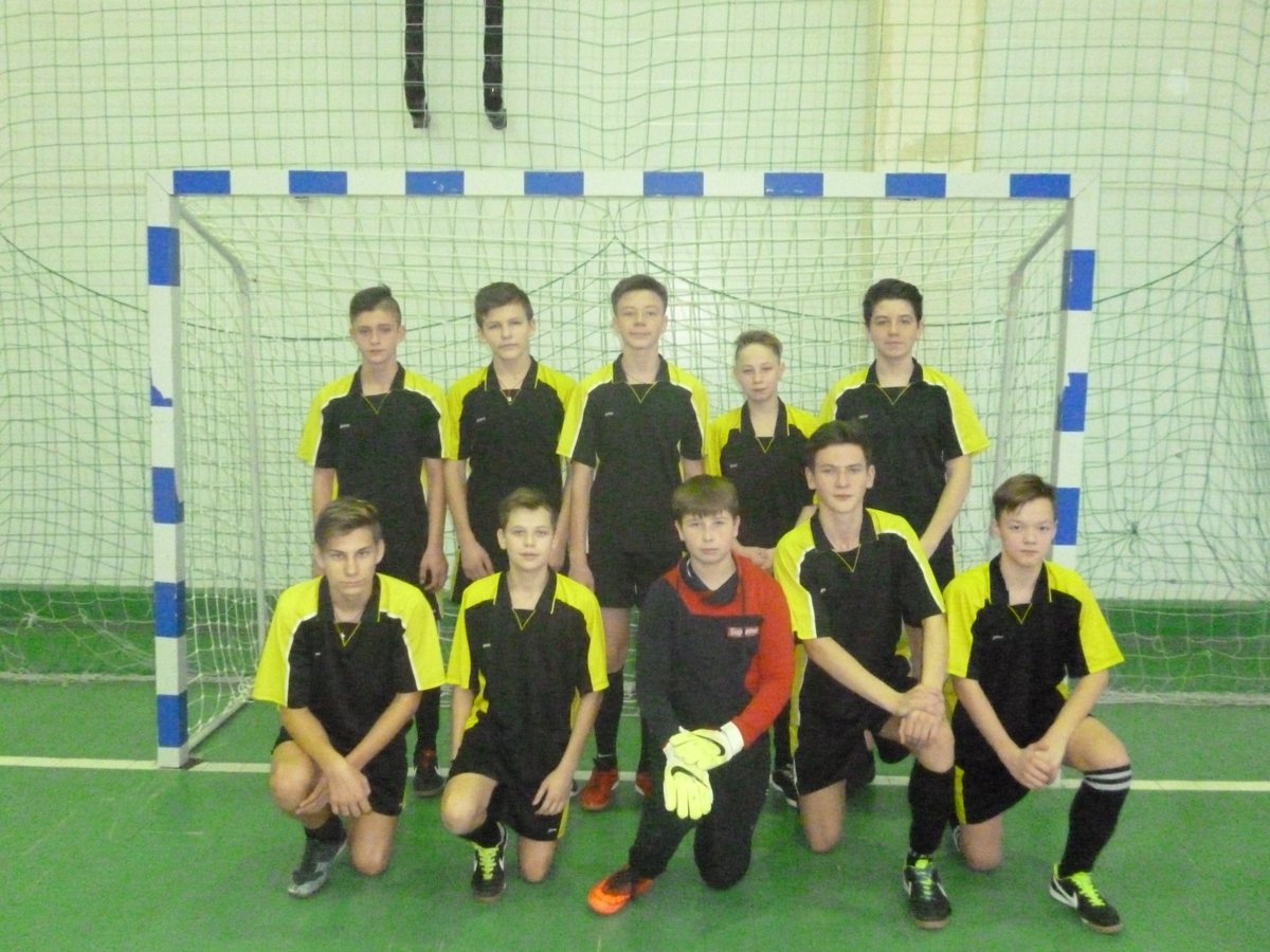 18.12 в г.Приволжск прошло зональное первенство по мини-футболу среди юношей 2004-2005 гр. Ребята обыграв Приволжский и Вичугский районы заняли первое место.