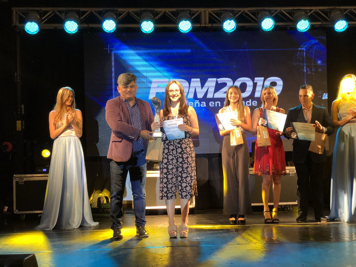orlando29v's tweet photo. Un placer haber entregado el premio en la disciplina Patín Provincial en la #FMD2019 a la Competidora Maria Trochez considerada por el periodismo la mejor del año 2019 en la disciplina Patín @RafaMorgenstern @stanganellim @doble5inco @noelialeyria @primeraedicionw @herrerayflia https://t.co/FGlxSJxrJw