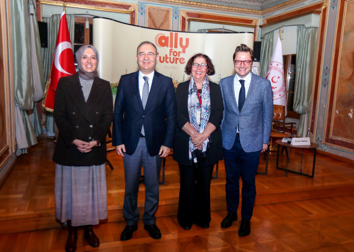 TokerErguder's tweet photo. ALLY for Future: Genç Müslüman Kadınlar Liderlik Programı" katılımcılarıyla tütün kontrolü ve elektronik sigara salgınını tartıştık. @1920yesilay @sbuedutr @WHO_Turkey @ailevecalisma @DrYerebakan @gencyesilayci https://t.co/9SpscokqN3