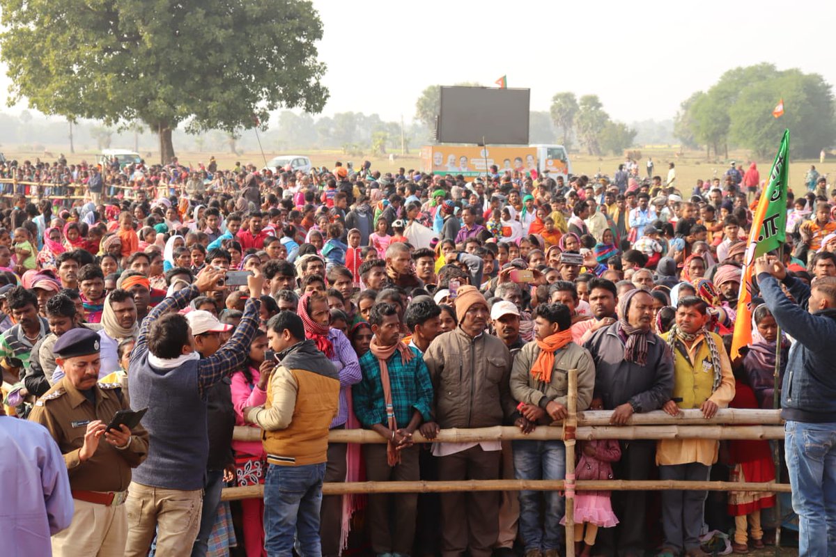 MundaArjun's tweet photo. भाजपा की डबल इंजन सरकार की पहचान, जनता बनेगी सुविधा सम्पन्न और जीवन बनेगा आसान। महेशपुर विधानसभा के प्रत्याशीश्री मिस्त्री सोरेन जी के लिए रामनाथपुर, महेशपुर में आज अंतिम जनसभा की।#HarVoteModiKo https://t.co/3JBtuZ6Psq