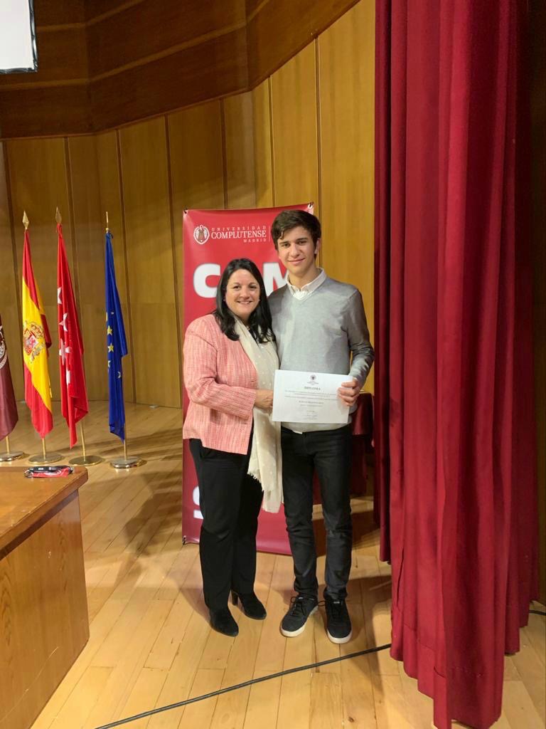 ColegioMirabal's tweet photo. Reconocimiento del rendimiento académico de la Universidad Complutense de Madrid: Uno de los estudiantes galardonados es David Martín García de la promoción MIRABAL 2018-2019. ¡Enhorabuena, David! Te deseamos todo lo mejor en esta nueva etapa educativa.

https://t.co/GjnAvs4cBK https://t.co/9Kg96Edsdl