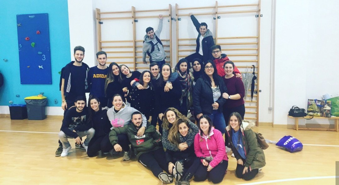 mariatenoriocor's tweet photo. Dar las gracias a todas y cada una de las personas que me han acompañado a lo largo de estos cuatro años. Las risas, las peleas, los secretos, las fiestas... Eso será siempre para nosotros. Por los que estuvieron, están y estarán. Os quiero💙
#contenidosreto7 https://t.co/u7bO4Tp8vn