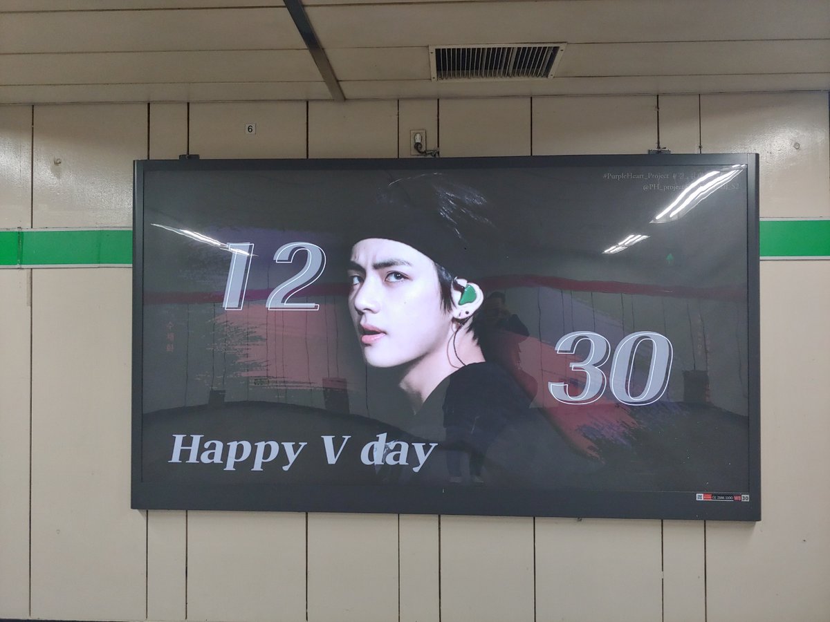 AD__CLASS's tweet photo. #방탄소년단 태형 님의 12월 30일 생일을
축하하기 위해 팬분들께서 지하철 와이드
컬러 조명 광고를 진행하였습니다. 

위치 : 잠실역 하행선(강남역) 방향 통로
기간 : 19년 12월 20일 ~ 20년 01월 19일

#PurpleHeart_Project 
#경_김태형생일_축 https://t.co/06Adzz33PR