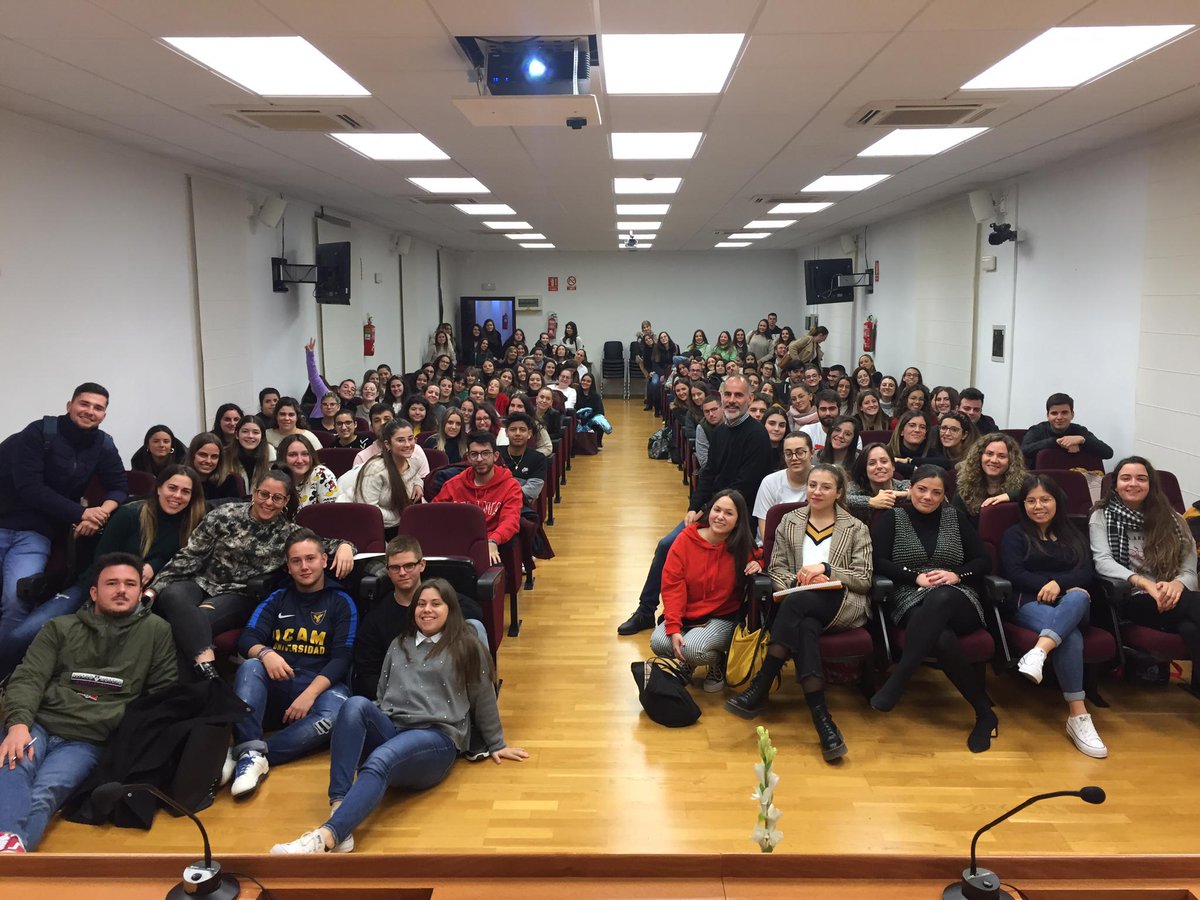 Todos los participantes de #educalabucam os dan las gracias por vuestra disponibilidad. 
<a href="/jblasgarcia/">Jose Blas García</a> <a href="/AMarquezOrdonez/">Antonio A. Márquez</a> <a href="/NubecitasdeS/">ⓅⒶⓉⓇⒾ 💚💙</a> <a href="/OscarG_1978/">Oscar González</a> 
Ha sido un excepcional experiencia de aprendizaje 
<a href="/OrtiMJose/">José Ortí Martínez</a> <a href="/tornelmaria/">maría tornel</a> <a href="/UCAMeducacion/">UCAM Educación</a> <a href="/UCAM/">UCAM Universidad</a>