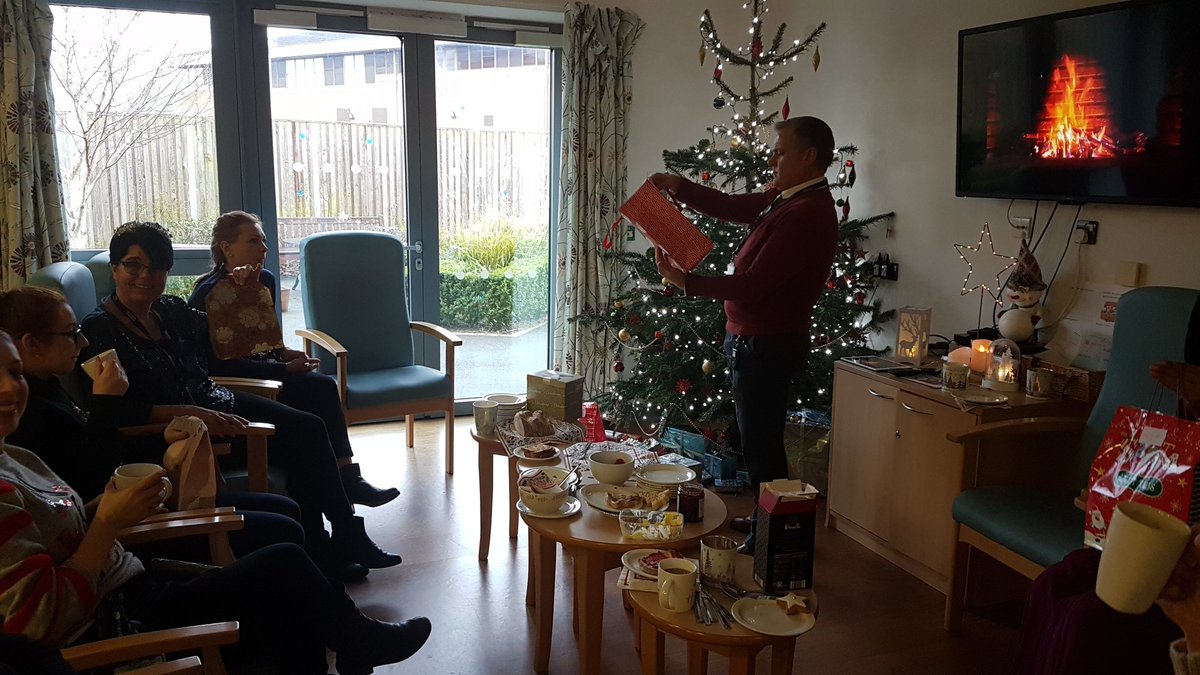 LynneTurton's tweet photo. Whittaker Team sharing some Kindness by celebrating Chrismas with breakfest and Secret Santa #teamvaluingtrustvaluesforoneanother #penninecarepeople @PennineCareNHS https://t.co/jJWDw8yrJj