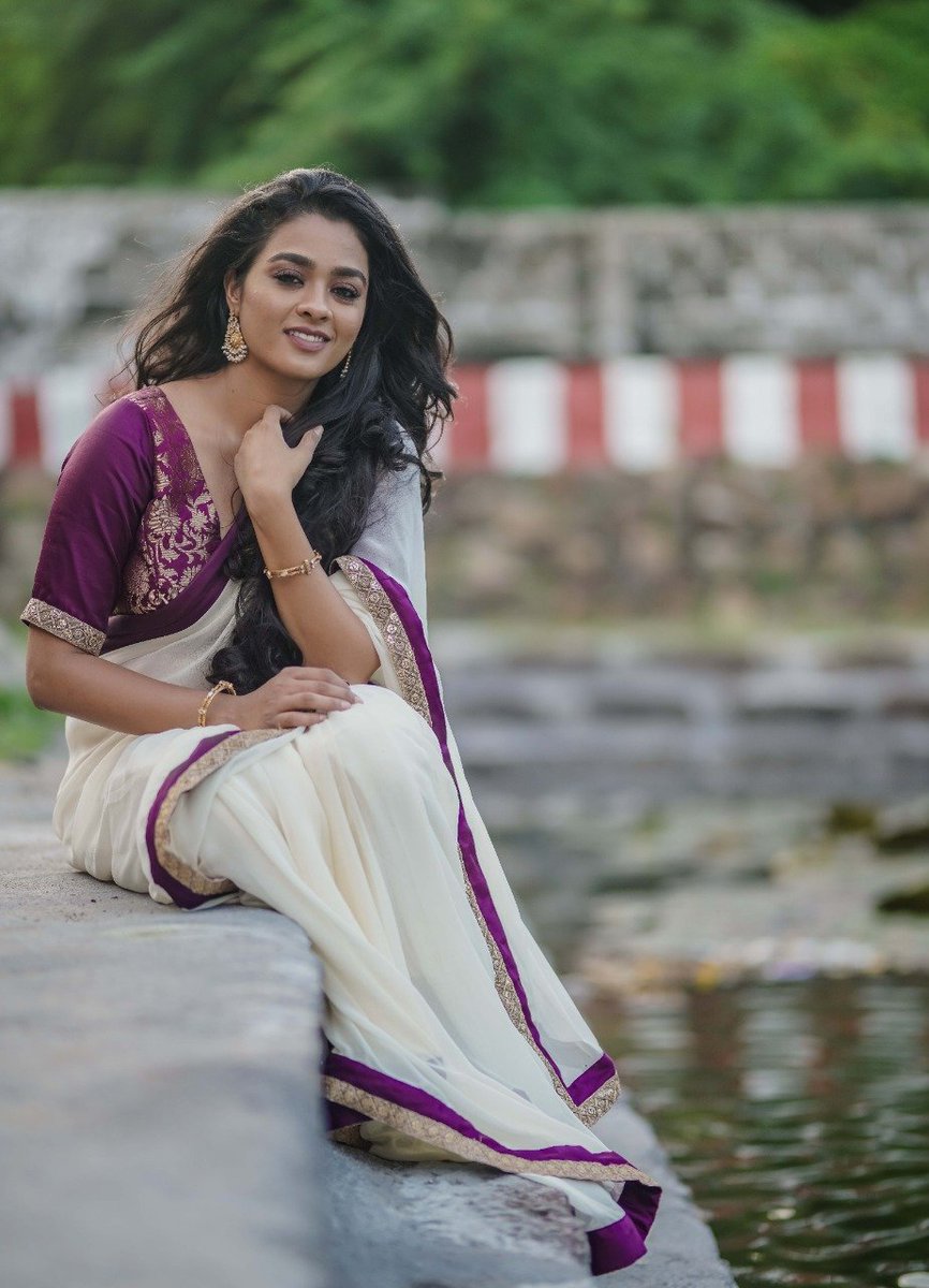 Cinehitzdotcom's tweet photo. Gorgeous #Gayathrie ❤️😍 @SGayathrie #tamilactress https://t.co/kuRgQCpiwv