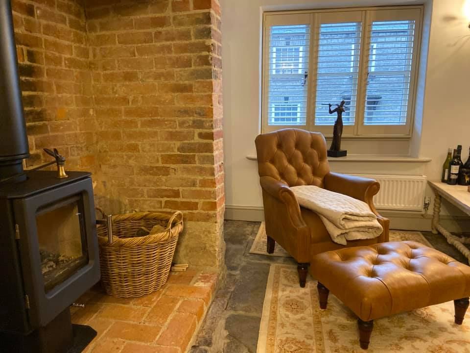 Shuttercraftsom's tweet photo. Love this stunning shutter installation in a Glastonbury country cottage we completed recently.

Tier On Tier shutters with  76mm easy tilt louvres.

Gorgeous! 💙💙

#Interiordesign #Somerset https://t.co/C01ijD9tnn
