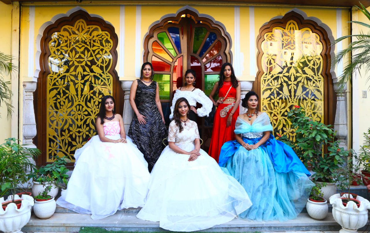 imKpProductions's tweet photo. Miss & Mrs. Top Model India 2020 Look Launch Activity. 📸💃💥
Presented By:- Aalmeen Studio
Show Director:- Ashfaq Shah
Media and PR Manage by:- KP Productions and Jaipur Ka Taste
#fashion #model #looklaunch #beauty #glamour #makeup #jewellery #jaipur #pr #kpproductions https://t.co/HuWRVadCrh