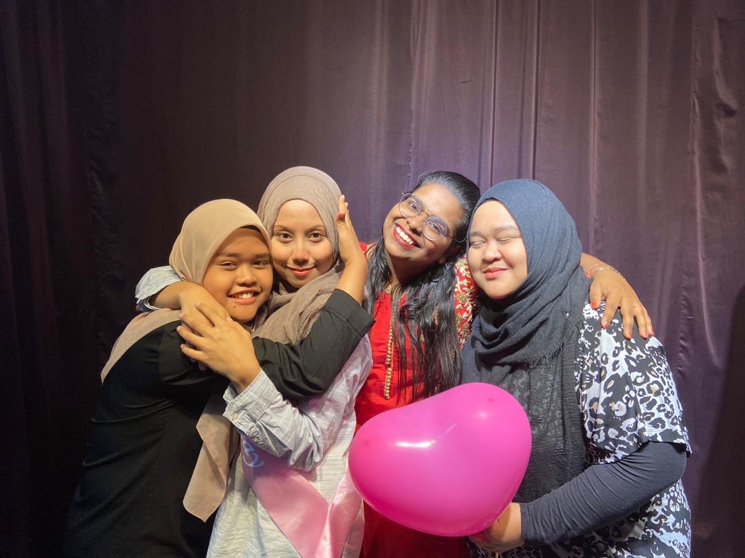 mc_ampang's tweet photo. Happy 23rd Birthday to our beloved Manager Ms. @EzzatiR ♥️ #McapCrew Love youuu kak!! 😘 https://t.co/bh0N2gOPXS
