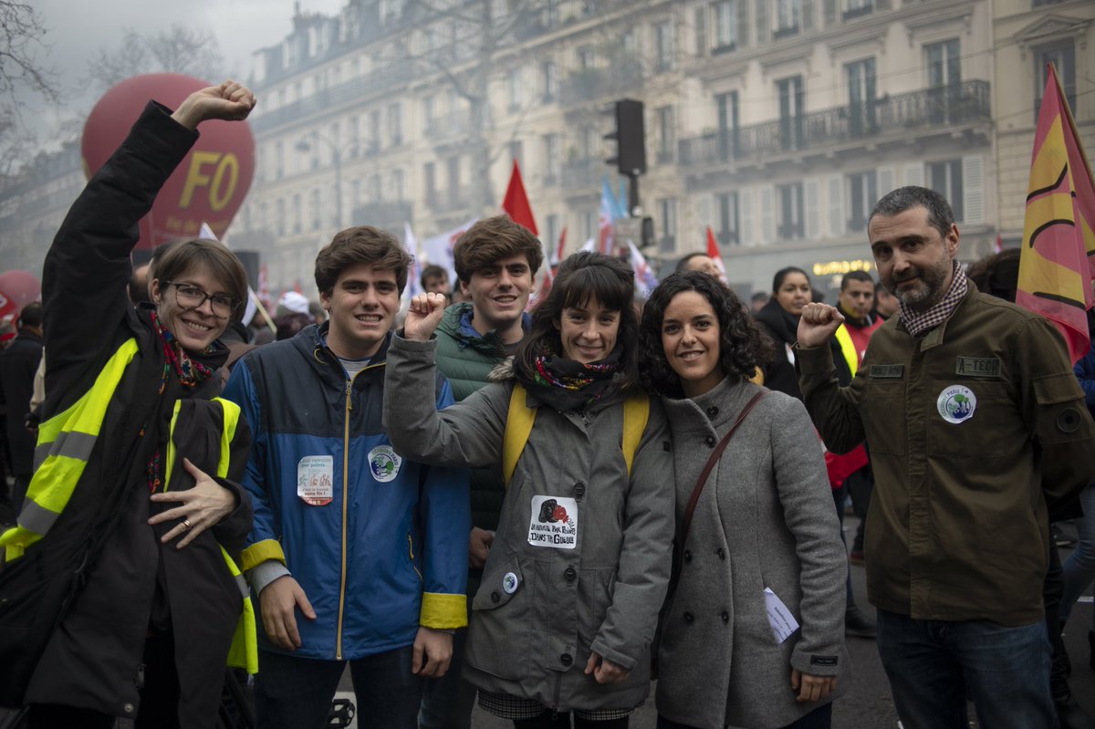 CarPpita1's tweet photo. Aux côtés de @LouiseLibre et @ManonAubryFr pour dire non à cette réforme injuste et dangereuse pour notre futur !
#17decembre #grevegenerale #revegeneral #municipalisme @DecidonsParis https://t.co/CA3jfNeku2