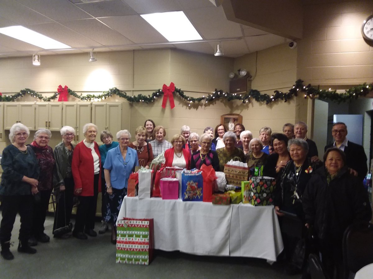 SueLubowitz's tweet photo. Some of the 65 members of St. John Chrysostom Catholic Women’s League and their spiritual advisor, Fr. Efren, who attended the annual Christmas dinner with donations to Belinda's. #faith #service #Justice #HUGSproject #catholicwomensleague @archtoronto @parishsjc https://t.co/wZXEJ1anUQ