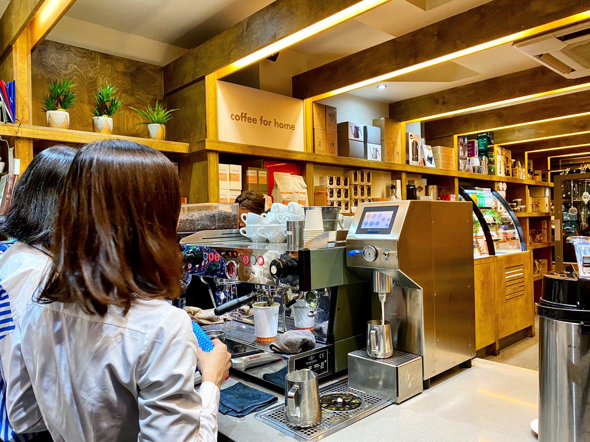 workflowcoffee's tweet image. Delivering world-class efficiency, consistency and quality, the team @coffeeangel SAS are simply thrilled to bits now have the Übermilk at their finger tips 😇
.
.
.
#coffee #microfoammilk #workflow #dublincoffee #coffeetime #uebermilk #ubermilk #specialtycoffee #irishmilk