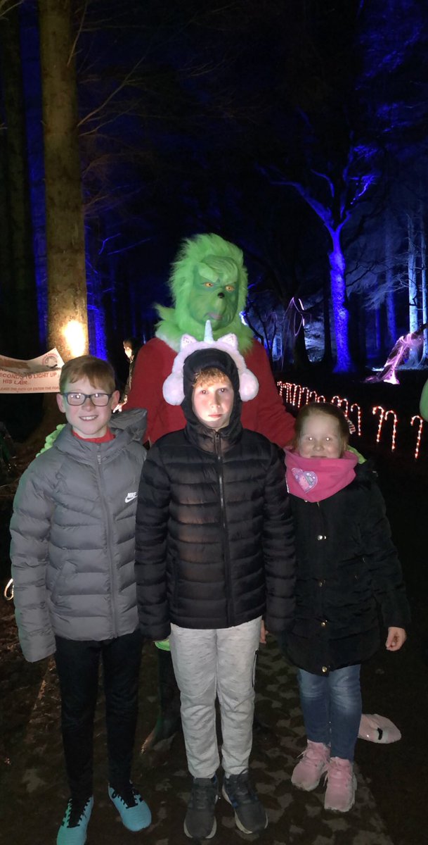suzannemcphee's tweet photo. Wee night out to visit The Grinch at the festive lights at Beacraigs last night. 💙💙💜 Ryan McInnes P7 Jack Tetsill P7 Zoe McInnes P3 @BainsfordPS @MissCDewar @mhairianne https://t.co/ngIvJChw0d