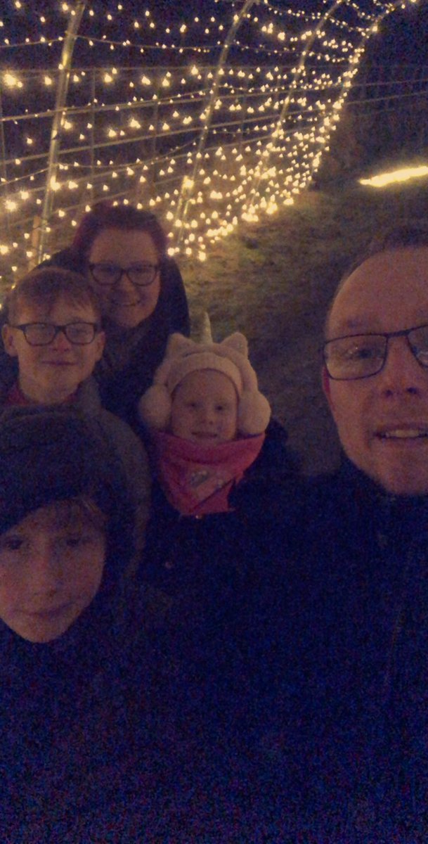 suzannemcphee's tweet photo. Wee night out to visit The Grinch at the festive lights at Beacraigs last night. 💙💙💜 Ryan McInnes P7 Jack Tetsill P7 Zoe McInnes P3 @BainsfordPS @MissCDewar @mhairianne https://t.co/ngIvJChw0d