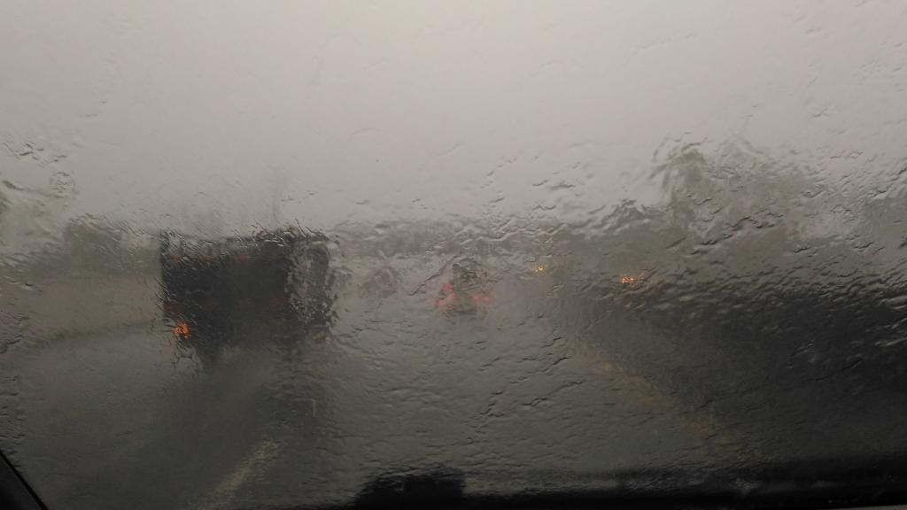 Km 130 tol padaleunyi. Deras sekali <a href="/PRFMnews/">Radio PRFM</a> <a href="/ElshintaBandung/">Elshinta Bandung</a> <a href="/infobdg/">BANDUNG ᮘᮔ᮪ᮓᮥᮀ</a>