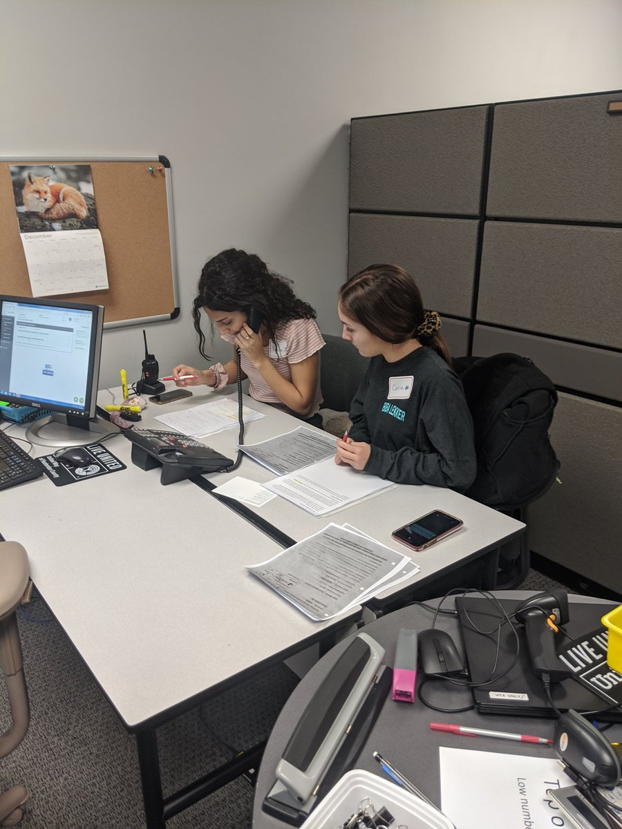 Senora_Morris's tweet image. ¡Lo hicimos! Ss volunteered @UnitedWayHunt last night using their Spanish to call families and tell them their holiday gifts have arrived. @NHPrincipal #lionpride #leadwithlanguage